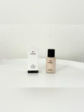 CHANEL N1 De Chanel Red Camellia Foundation BD01 With Box
